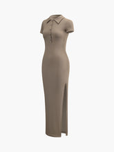 Langes Kleid aus Rippstrick mit Schlitz